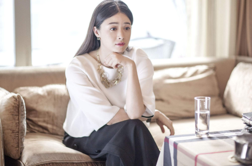 蒋欣:甩了同居13年的蒋欣,从3线混到18线,今天的蒋欣让他高攀不起