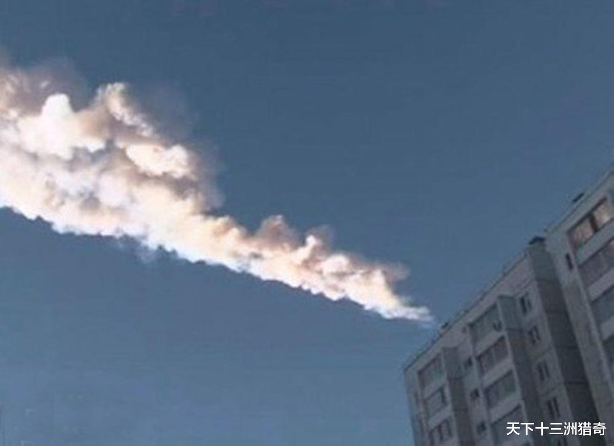 陨石|奇闻:俄博物馆收藏陨石,陨石玻璃罩诡异升起!无人能解释其原因