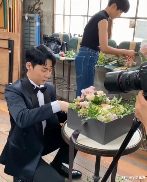 朴忠载|JunJin婚礼现场曝光，对着新娘跳《WA》超可爱，神话合体很感动