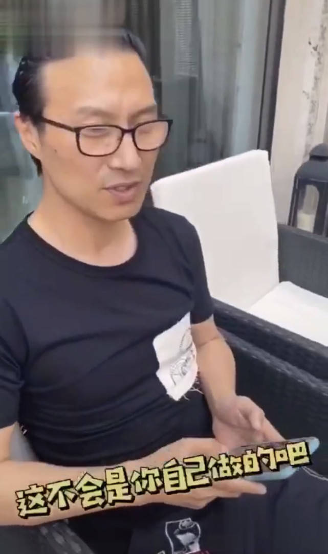 汪峰▲汪峰晒家庭乐曝光头顶发量稀少，半岁儿子首露正面鼻子高挺肉嘟嘟