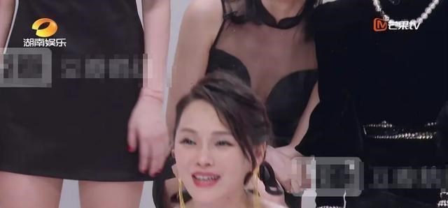 「黄圣依」伊能静给黄圣依上课,黄圣依满脸想逃离,和张萌相视一笑太微妙了