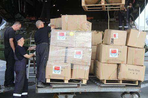 美国@又一国求援中国，接收到物资援助后，转头将1400万只口罩出口美国