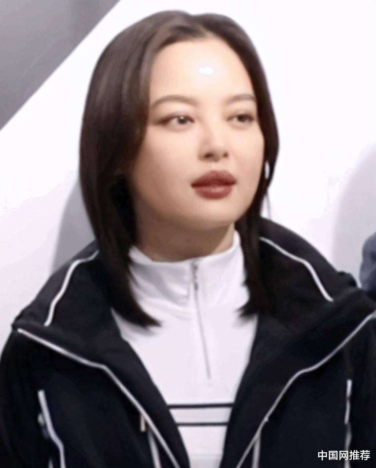 辛芷蕾|辛芷蕾“胖”上热搜后，再次发自拍正面回怼，这次是真的廋了