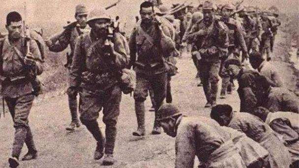 日军|鬼子进村后都做些什么？二战记者拍下照片，看完简直不敢信！