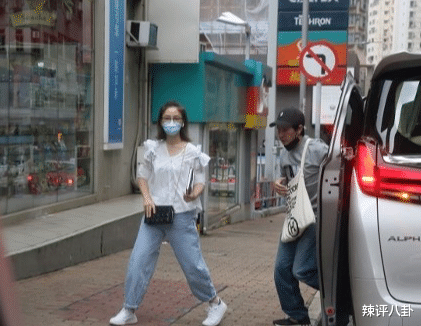 张家辉|暴瘦张家辉疑患重病过马路需搀扶卖楼套现，上月已露虚弱神色惹猜疑身体状况成谜