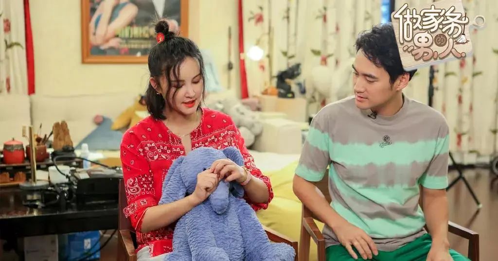 「张歆艺」被大11岁前夫批“恶心”的张歆艺，是如何把一手烂牌打成了王炸？