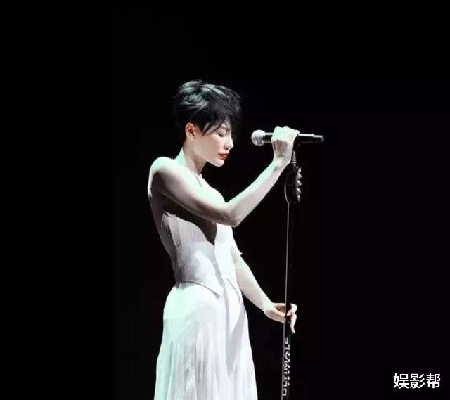 李亚鹏|李亚鹏苦苦挽留半年，看到王菲一个举动后，为何选择果断放手？