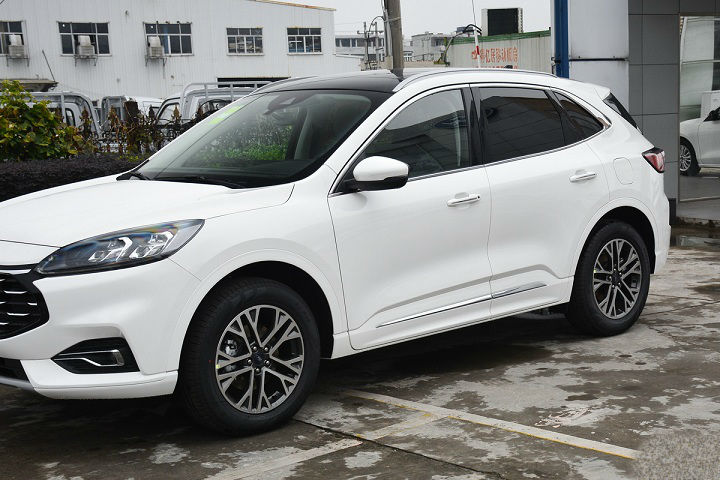 「福特」厚道却卖不动的合资车，入门248马力配8AT，轴距超2米7，不足18万