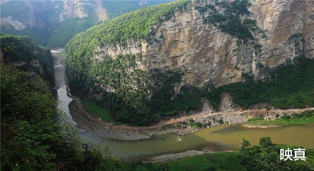 映真|唯一没有被污染的长江支流，雨天河水变“血水”，流域内盛产美酒
