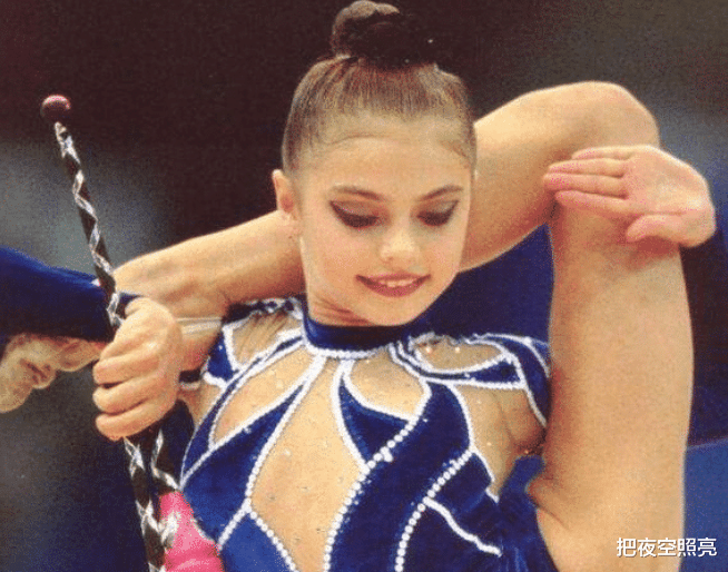 俄罗斯队|俄罗斯体操美女，因二次发育太好而退役，37岁依旧貌美令人羡慕！