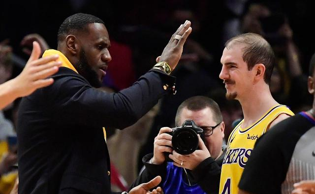 卡鲁索|隆多伤退，卡鲁索临阵反悔！湖人曾为他开绿灯，如今他却狠心拒绝