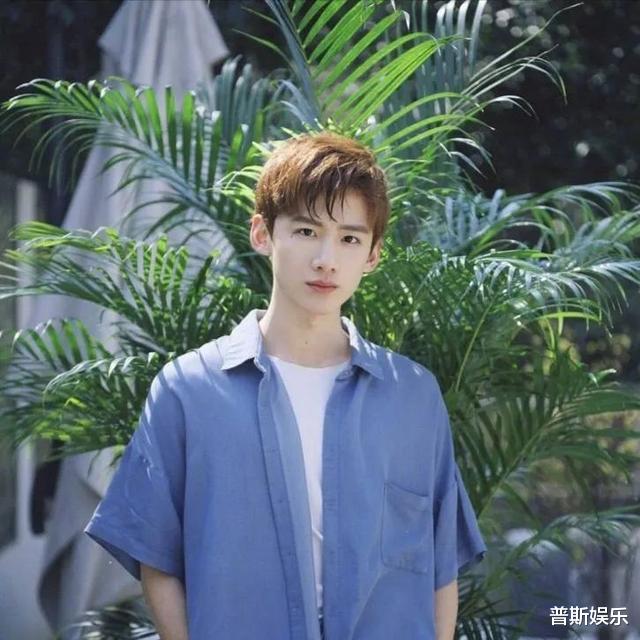 白敬亭|白敬亭爸爸：开出租车供儿子学钢琴，儿子成名后为他买房完他心愿