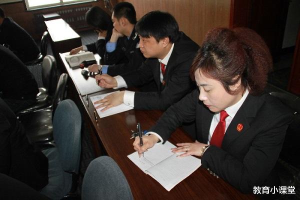 法学@大学“亮红线”的4大专业，看着很抢手，实则就业率低的“可怕”