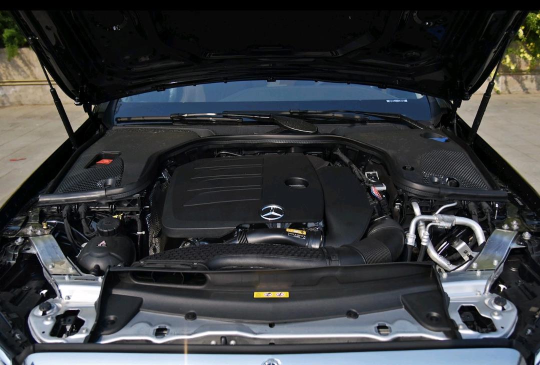 『奔驰E级』年收入30万，买一辆奔驰E300L合适吗？后期养车压力大不大？