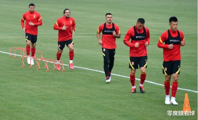 #国足#国足连伤两悍将锋线面临调整，对决申花奇兵已浮现，并非李铁嫡系爱将董学升