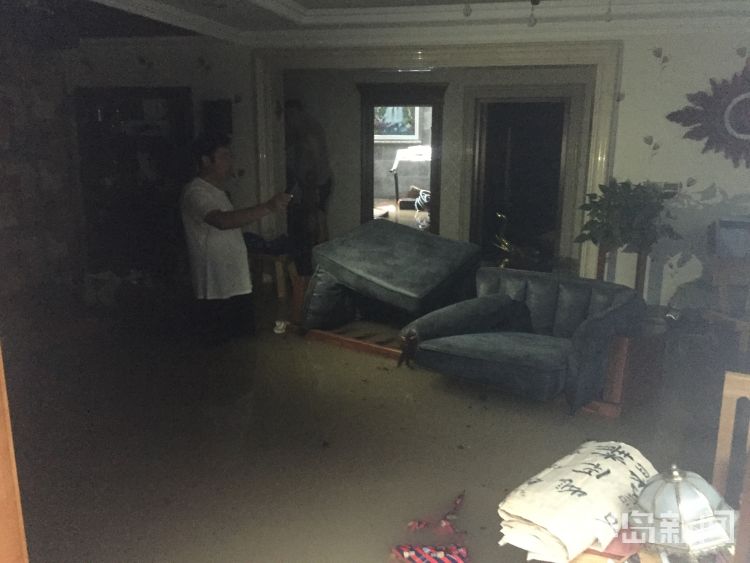 青岛市|百万豪车被淹，沙发、冰箱、钢琴漂起来了，青岛一别墅区业主草鸡了……