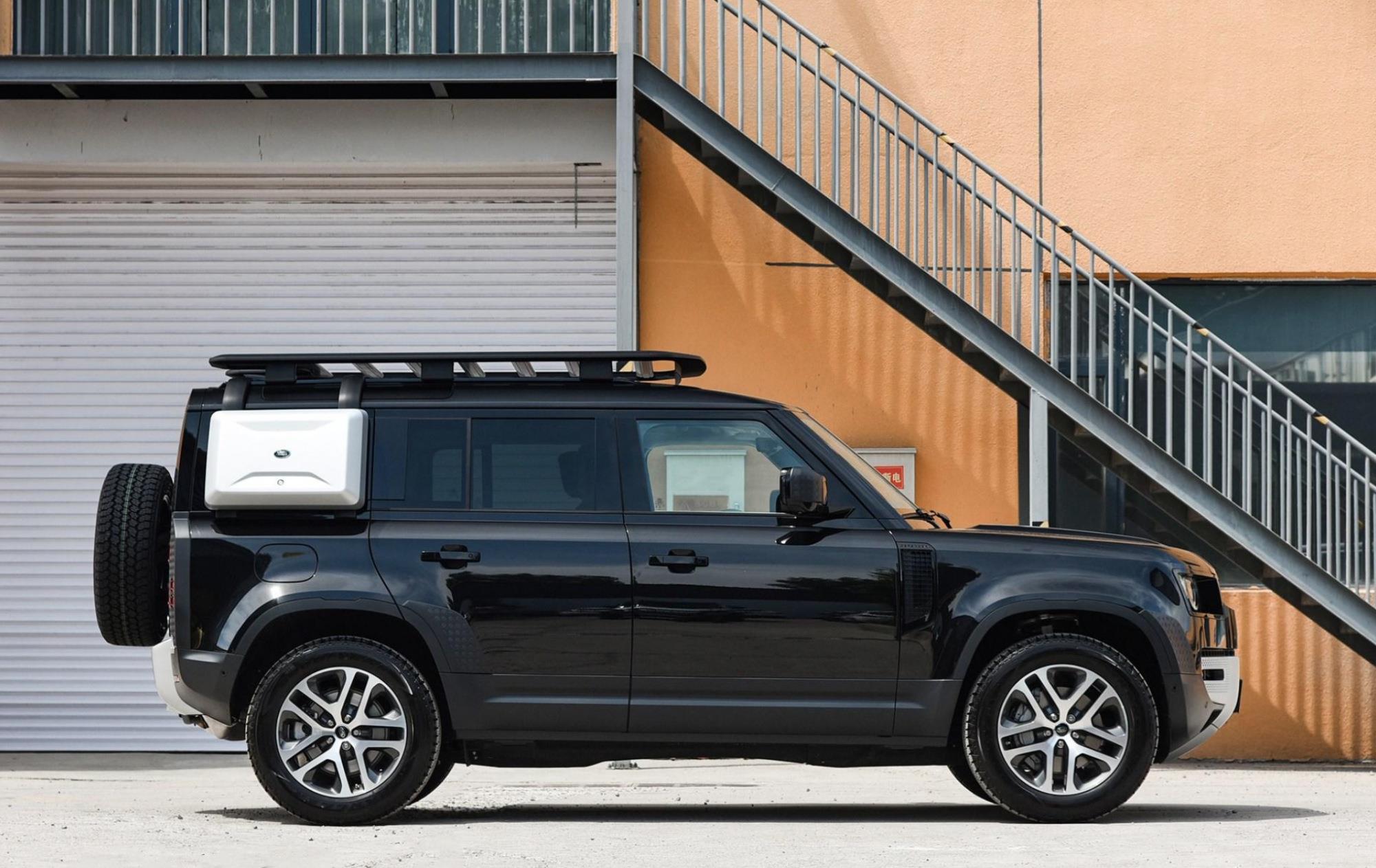 路虎卫士|越野市场又一“搅局者”,车长5米多,全铝制车身+3把差速锁