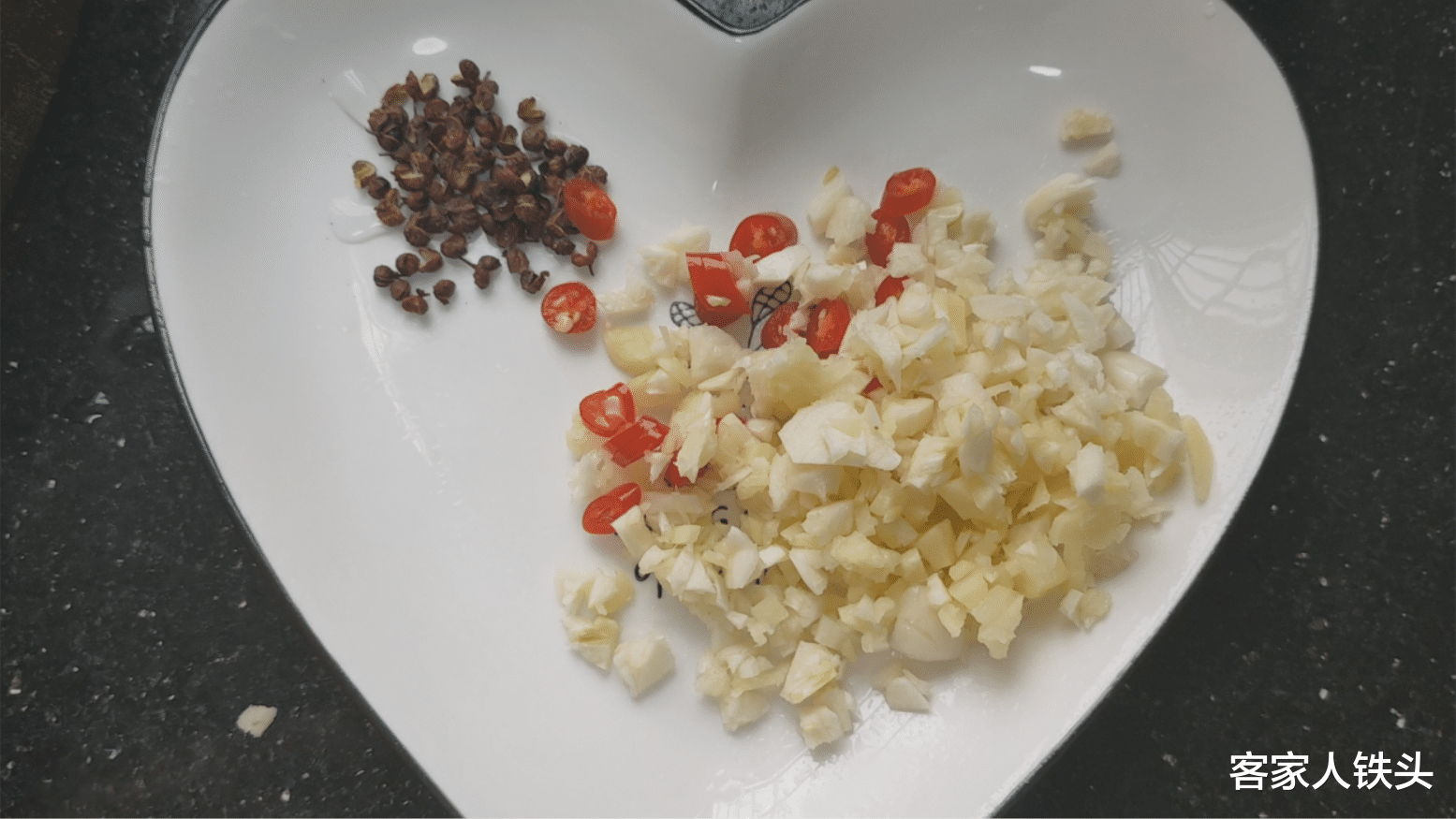 「泡饭」我家待客鸭肉就爱这样做，入味好吃又好看，出锅用汁泡饭能吃3碗