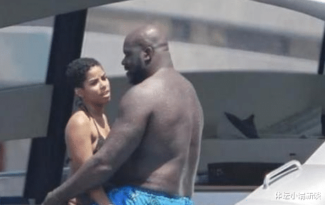 奥尼尔@奥尼尔被称为好男人！为1米6女友送小跑车，两人站在一起差200斤