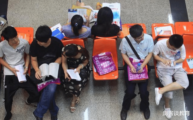 高校|为什么高考志愿投档前,不能知道高校专业录取分数线?