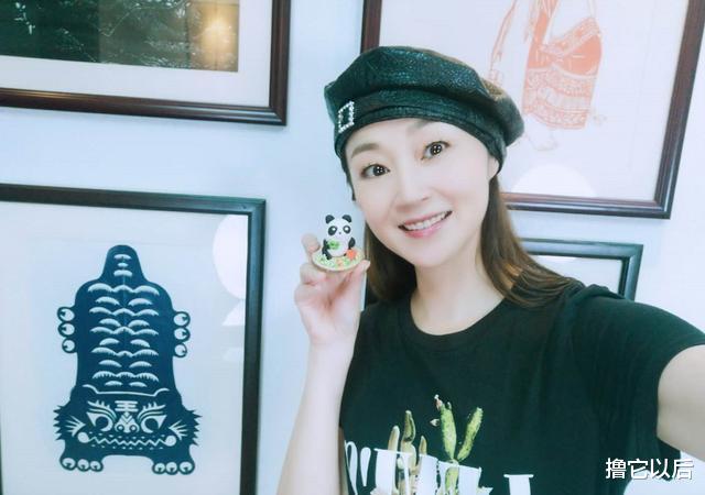 万绮雯|50岁万绮雯近照曝光，身材肌肤似25岁，网友：喝露水长大的吗？