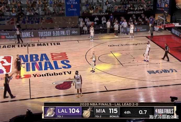 湖人队|两人提前离场！湖人输球超尬时刻：场上只剩3人差点违例 酱油男被迫营业