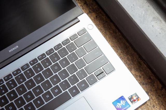 直升机|荣耀打造全场景生态的冠军拼图：荣耀MagicBook 14/15锐龙版深度体验