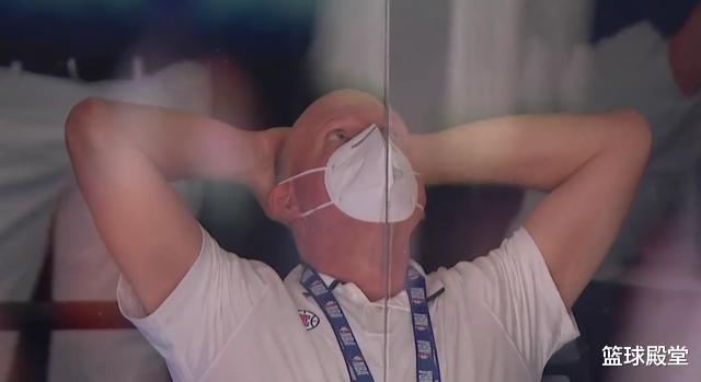 快船队|快船输球，老板仰天无奈，小卡怒吼裁判，路威与队友争执！真乱了
