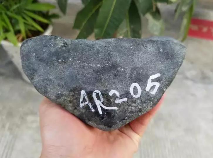 翡翠|容易跟莫西沙搞混的格应角黑乌砂,它们有哪些不同呢?