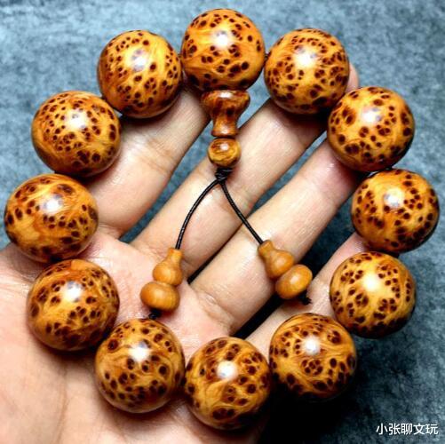 福耳|不能盘玩的三种文玩，越盘越贬值，直接戴手上就很好了