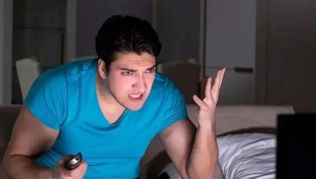 血栓|45岁男子,查出脑梗,提醒:身体出现4种表现,也尽早就医!