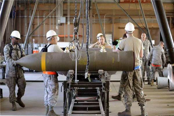 钻地弹|中国迎来重大突破，25岁小伙造出“金钟罩”，开战能拯救千架战机