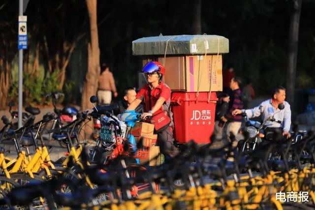 iPad|阿里物流AB面：A面指向顺丰，B面印着京东?