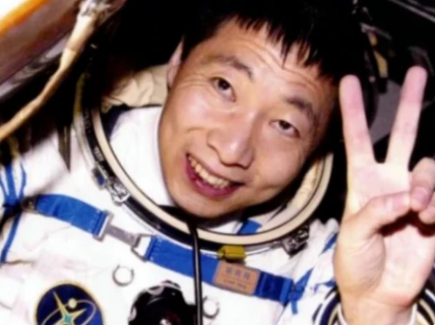 杨利伟：杨利伟当年在太空听到的敲窗声到底是什么？真相让人一身冷汗