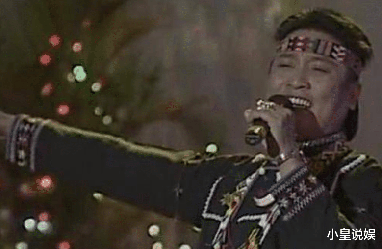 春晚|因春晚一夜爆红，意外摔成傻子被妻儿抛弃，情人却照顾他23年