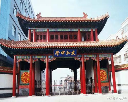 中学|安徽最牛的3所县级中学,学霸如云,第3所11人考入清华、北大!