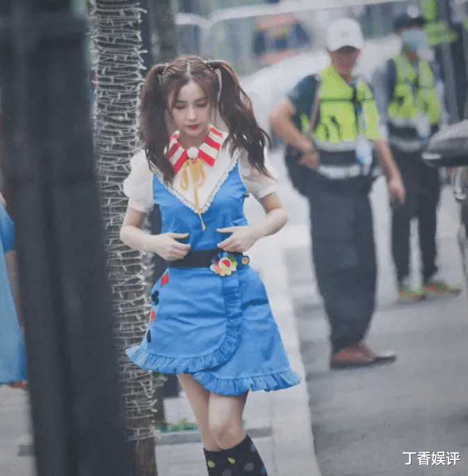 滤镜@《奔跑吧》路透图，失去瘦身滤镜效果后，baby的腿我没眼花吧？