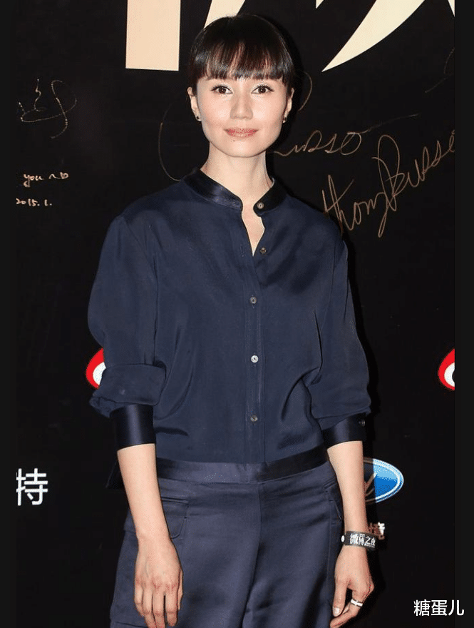 刘海|袁泉剪少女刘海翻车了,高级气质消失,也没有中年女人的优雅!