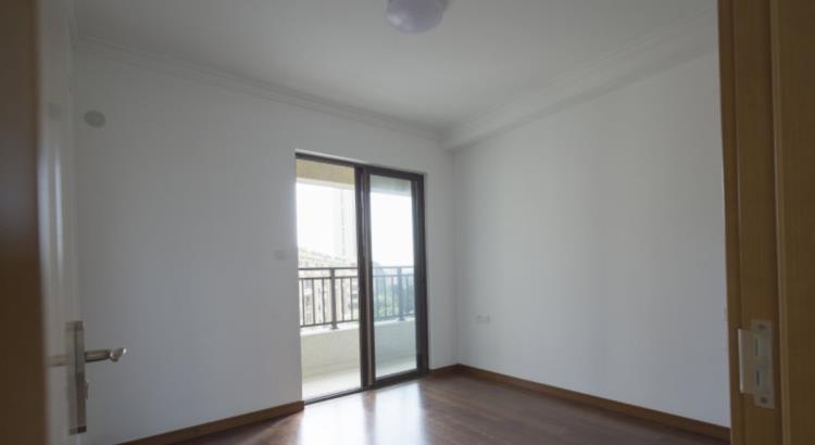 ##刚交钥匙的精装房，128㎡四室两厅，全屋只刷大白墙干净又清爽