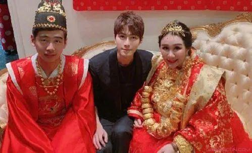 「何鸿燊」赌王何鸿燊家族之“多人运动 ”