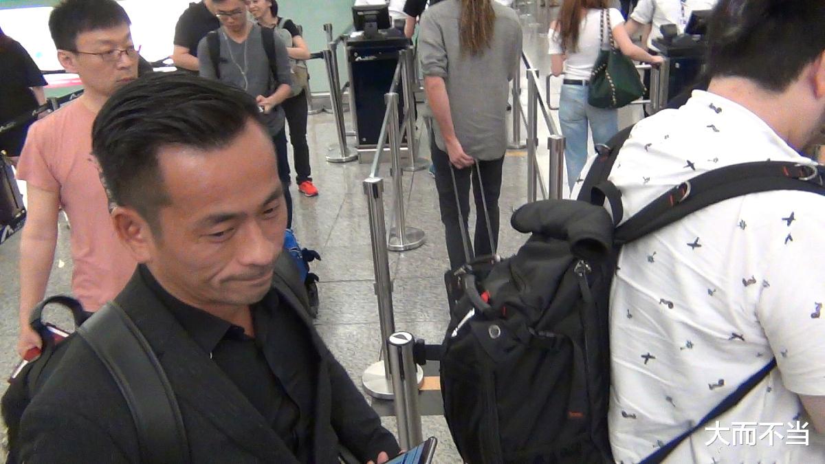 「周焯华」25岁身价破10亿成古惑仔偶像，37岁一头扎进娱乐圈满脸“腥”味