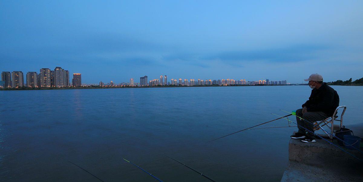 |连续三天整晚钓鱼，钓友不慎溺亡，人身安全不可忽视