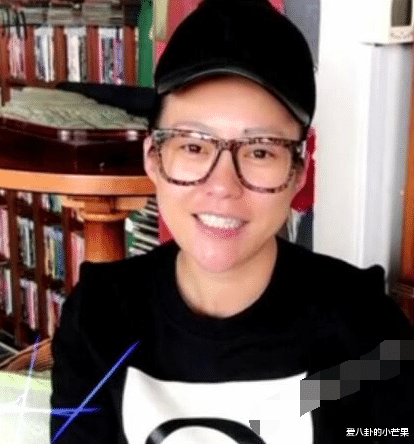 发型■41岁郝蕾提前进入“老年化”？卸妆后发型怪异丑到认不出，却比谁都真实