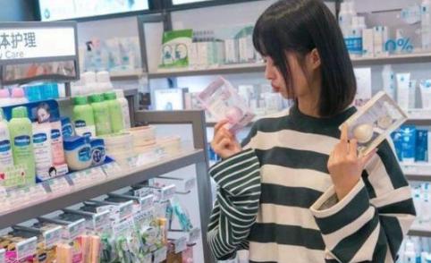 防晒@屈臣氏“整容级”的防晒霜火了，价格一曝光，网友：从此扔掉了兰蔻