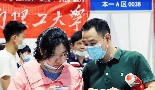 哭笑不得|674分被护理专业录取，这位学生哭笑不得，网友：复读！