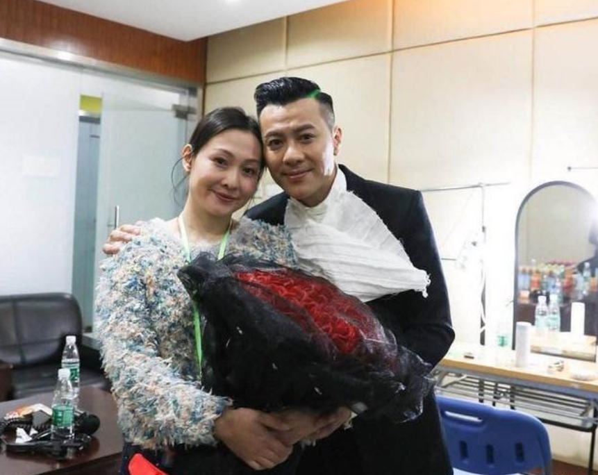 梁汉文|录节目说脏话他为错误买单，沦落到农村卖唱，为患癌妻子赚医药费