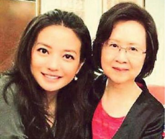 赵薇|赵薇难逃“琼瑶魔咒”：我演了你没演的角色，你睡了我错过的男人