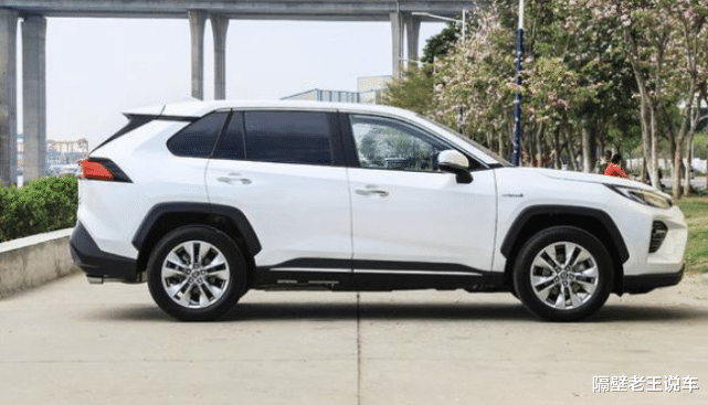 广汽集团|真正厚道的“中国特供”神车，带3套四驱，满油1000公里，关键是车身硬