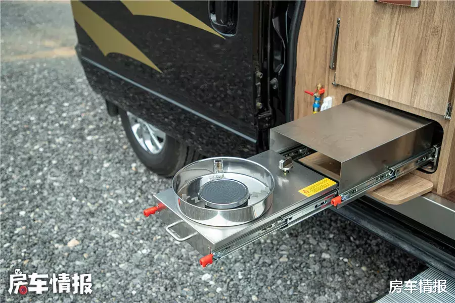 房车|退休夫妻选房车，这款大通房车咋样？2.0T自动挡性价比高不用加装
