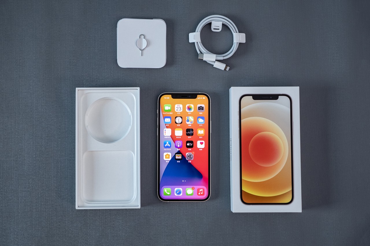 刘强东|iPhone 12绿屏问题频现！苹果终于回应，网友：这不是我要的答案！